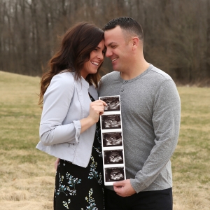 pregnany-announcement-photo