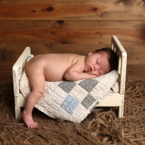 newborn-bed-photography-boy-quilt