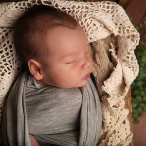newborn-photographer-near-me-carmel-indiana-3