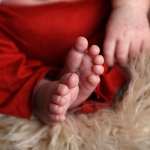 picture newborn baby toes