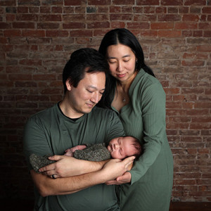 family portrait with newborn baby 