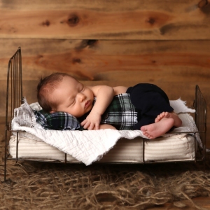 newborn-sleeping-tiny-bed-photo-indianapolis
