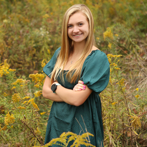 outdoor-girl-senior-photoshoot-carmel-indiana-1