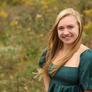 outdoor-girl-senior-photoshoot-carmel-indiana-1