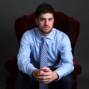 senior-picture-boy-in-suit-carmel