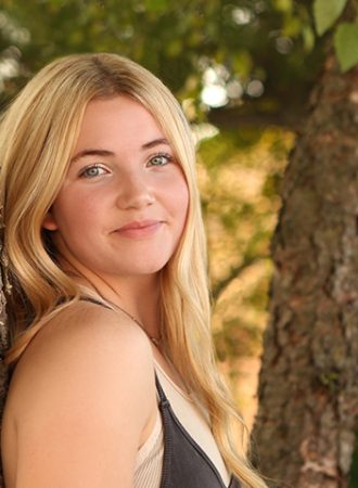 senior girl posing for pictures in indianapolis