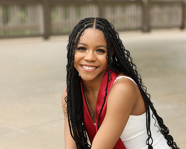 senior portraits outdoor in Carmel Indiana