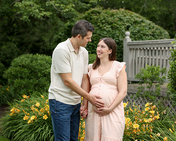 mom and dad look at each other during maternity photoshoot japanese garden